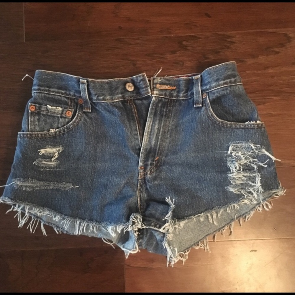 Levi’s High Waisted Cut-off Jean Shorts -27/28